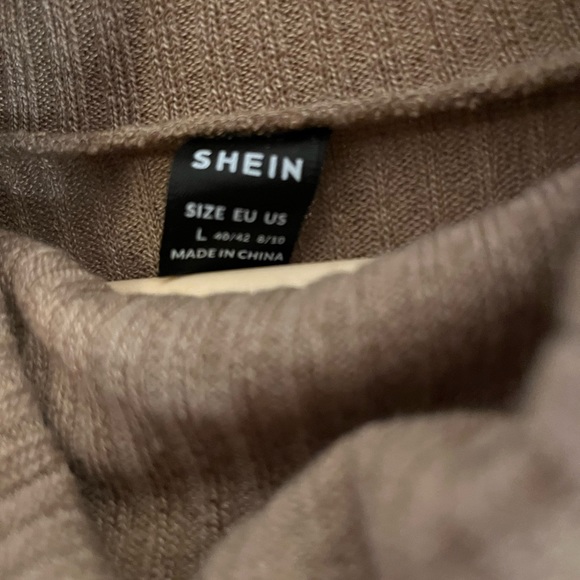 Turtle neck sweater, tan, L - Picture 2 of 2